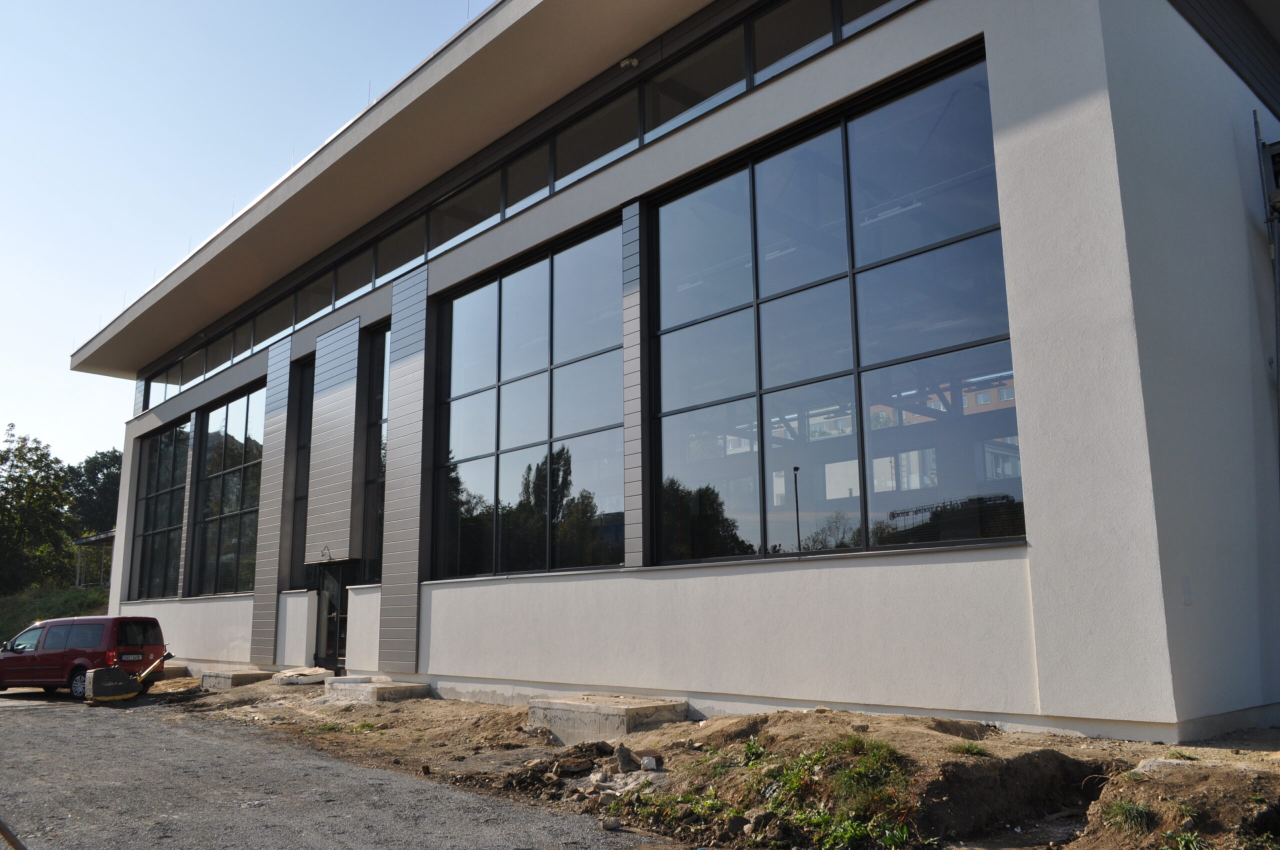 Fasádní stěny a dveře - tělocvična ZŠ (1)